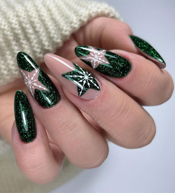 50+ Christmas & Holiday Nails For A Festive Look : Star on Shimmery Green Nails