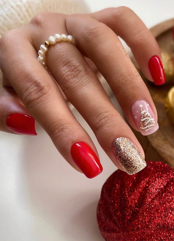 45 Beautiful Festive Nails To Merry The Season : Glitter & Red + Gold Christmas Tree