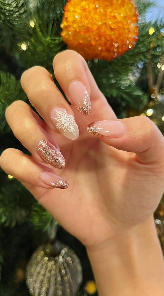 45 Beautiful Festive Nails To Merry The Season : Textured Snowflake