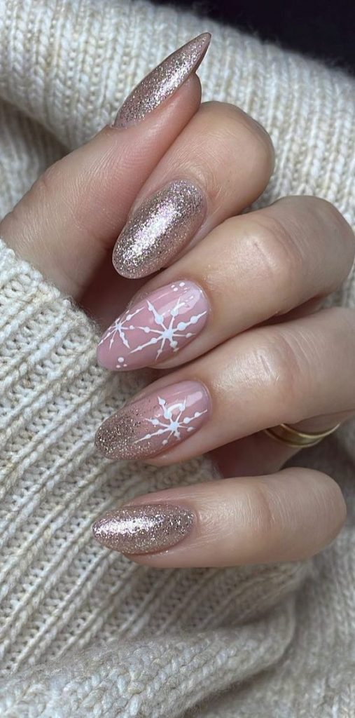 45 Beautiful Festive Nails To Merry The Season : Glitter Gold + Snowflakes