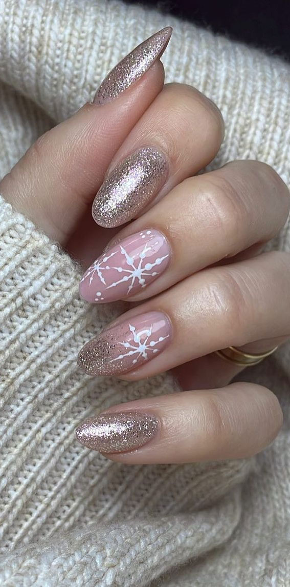 45 Beautiful Festive Nails To Merry The Season : Glitter Gold + Snowflakes