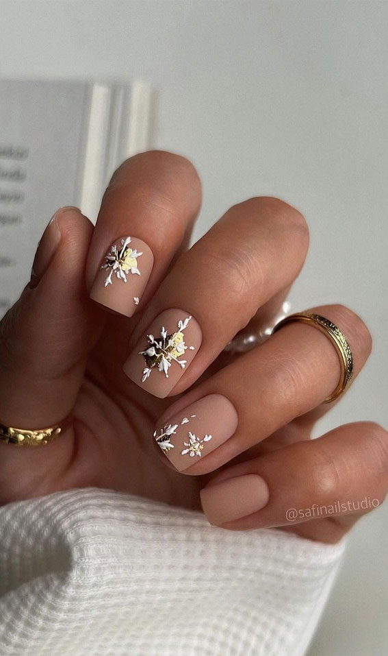 45 Beautiful Festive Nails To Merry The Season : Snowflake + Gold Flake Nude Nails