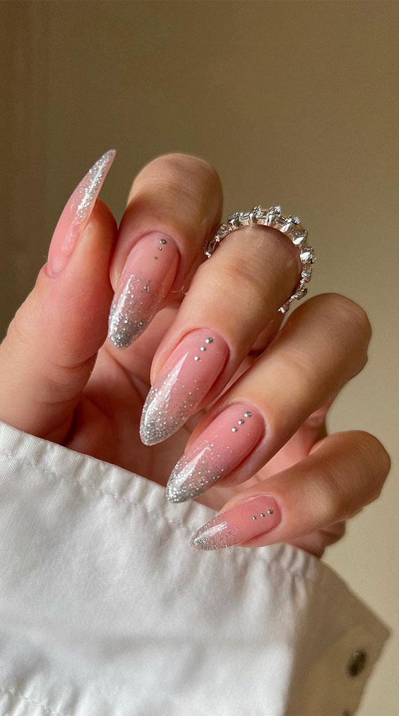 christmas nails, christmas nail designs, simple christmas nails, festive nails, simple christmas nails, christmas nail ideas, christmas nail art designs, red nails, winter snowflake nails, christmas nails 2022, holiday nails, xmas nails