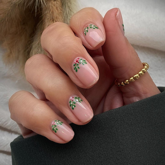 45 Beautiful Festive Nails To Merry The Season : Garland Cuff Nails