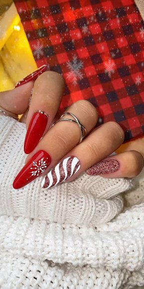 50+ Christmas & Holiday Nails For A Festive Look : Red Glitter + Candy ...