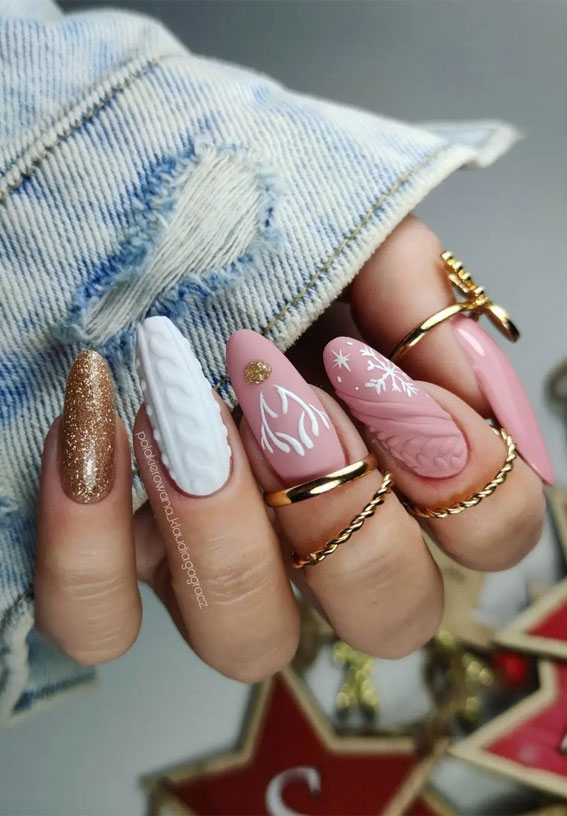 50+ Christmas & Holiday Nails For A Festive Look : Matte Pink, Glitter & White Sweater