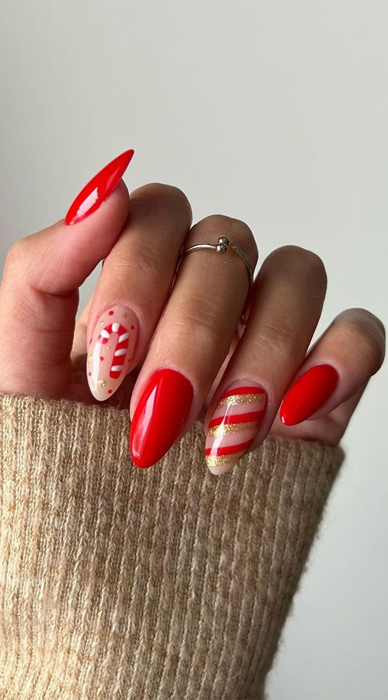 50+ Christmas & Holiday Nails For A Festive Look : Candy Cane Gold & Red Nails