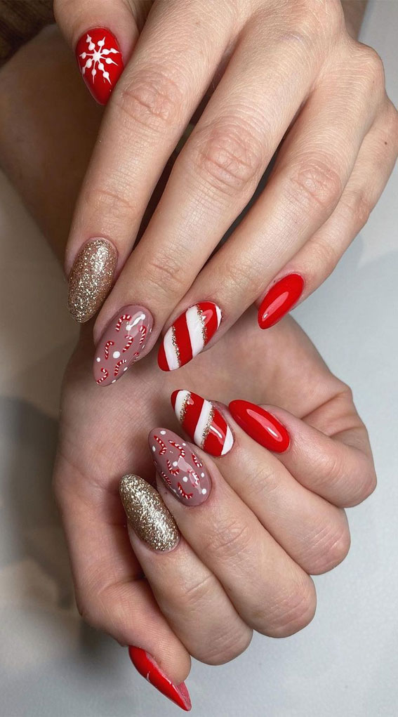 45 Beautiful Festive Nails To Merry The Season : Glitter, Red & Candy Canes 