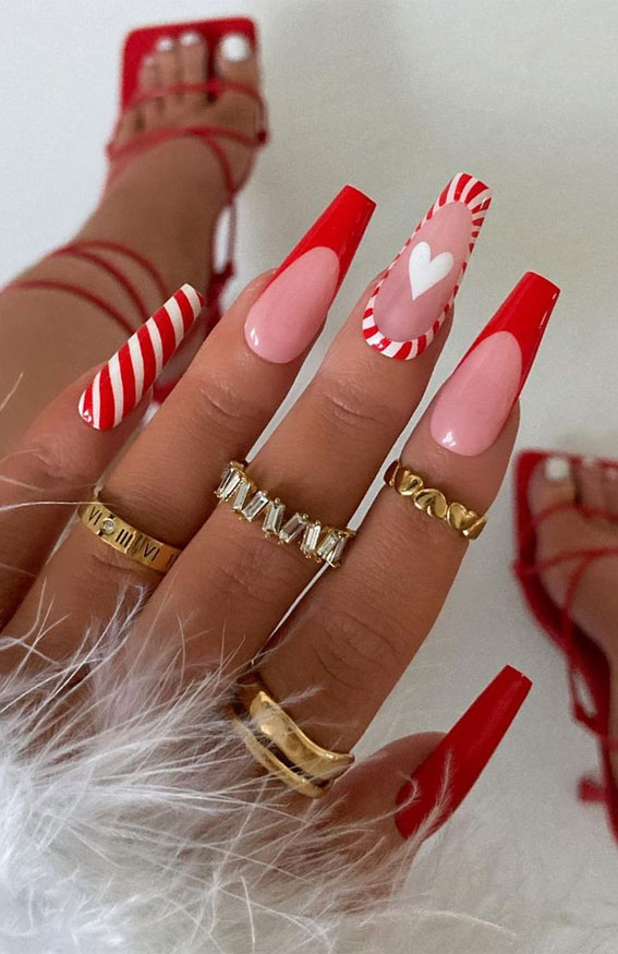 45 Beautiful Festive Nails To Merry The Season : Red Tip + Candy Cane Outline 