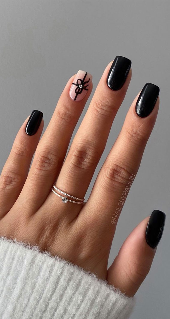 50+ Christmas & Holiday Nails For A Festive Look : Present Black Nails