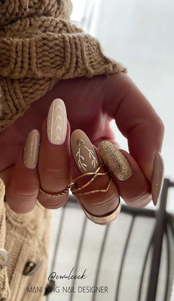 50+ Christmas & Holiday Nails For A Festive Look : Glitter + Matte Nude Nails with Reindeer