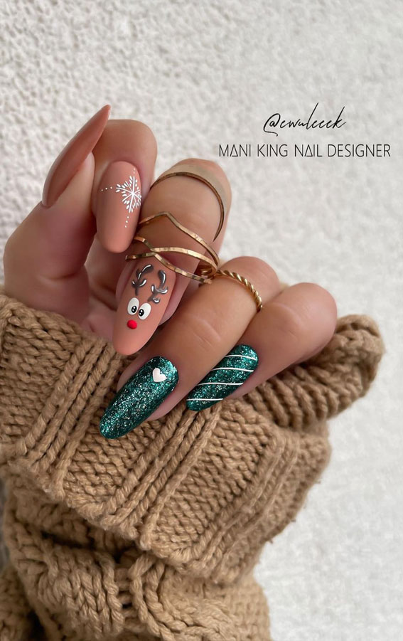 50+ Christmas & Holiday Nails For A Festive Look : Shimmery Dark Green + Matte Nude Nails