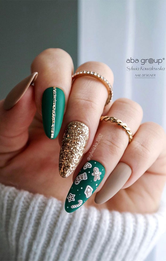 50+ Christmas & Holiday Nails For A Festive Look : Green & Glitter Nails with Gingerbread