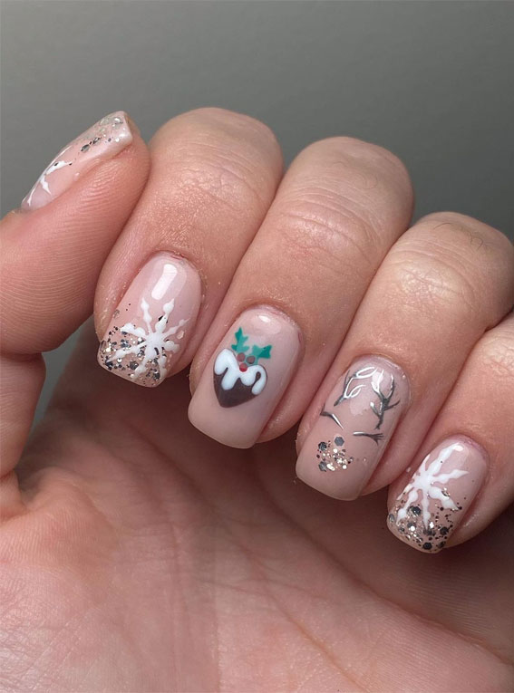 50+ Christmas & Holiday Nails For A Festive Look : Christmas Pudding + Chrome Rudolph Nails