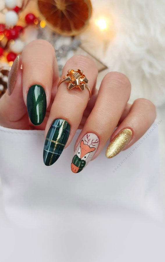 50+ Christmas & Holiday Nails For A Festive Look : Glitter + Plaid Green Nails