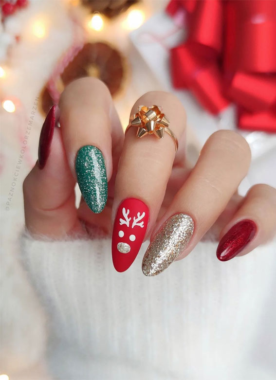 50+ Christmas & Holiday Nails For A Festive Look : Gold, Green & Rudolph Red Nails