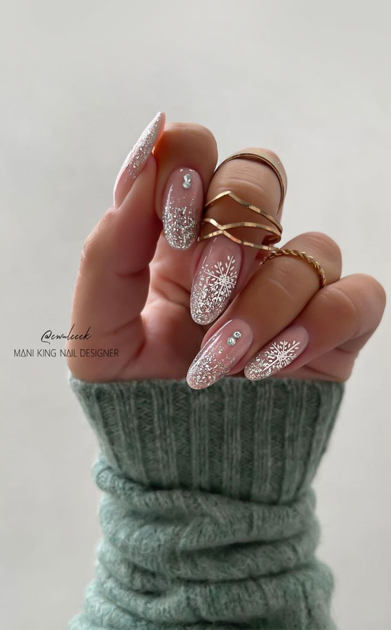 50+ Christmas & Holiday Nails For A Festive Look : Glitter Ombre Tip Nails with Snowflake