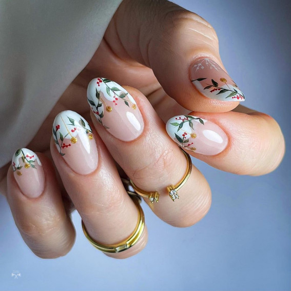 50+ Christmas & Holiday Nails For A Festive Look : White Snow + Greenery Berry Nails
