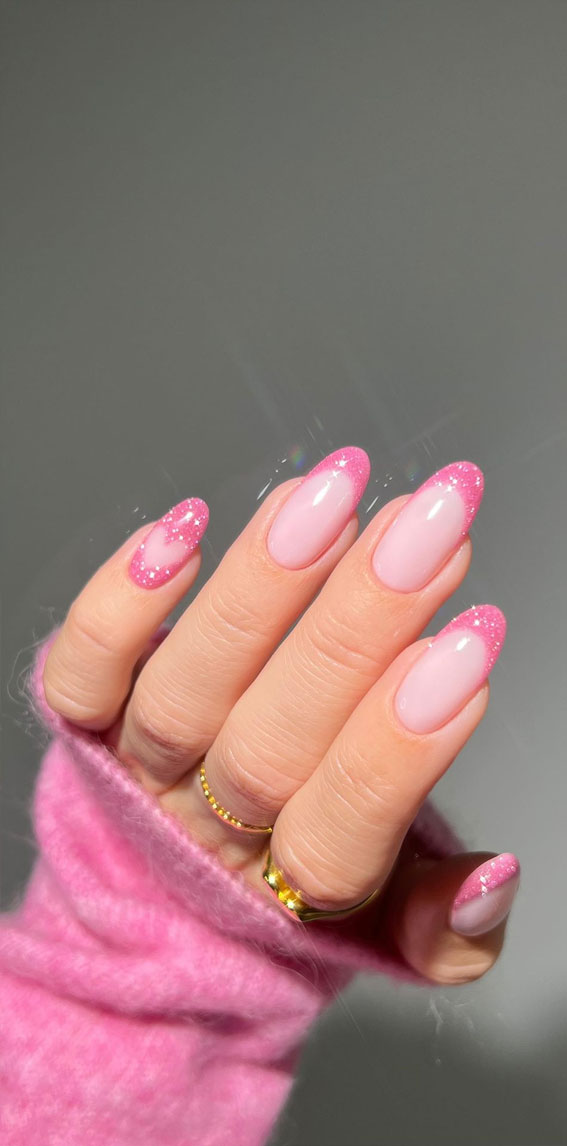 59 Cutest Valentine’s Day Nails To Wear Right Now : Cut Out Heart Glitter Pink