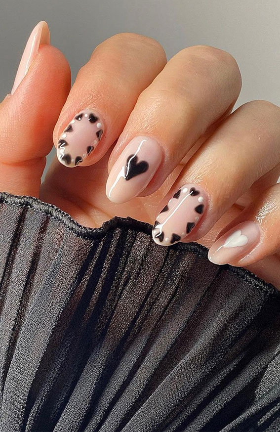 52 Valentine’s Day Nail Art Designs & Ideas 2023 : Black Heart Outline Nails