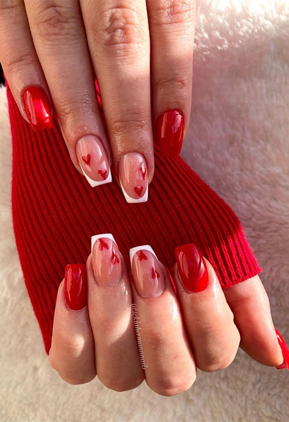 The Collection Of Red, Gold And White Christmas Nail Art Ideas