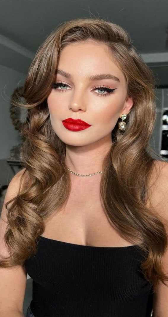 35 Best Prom Makeup Ideas : Nude Eyes + Red Lips