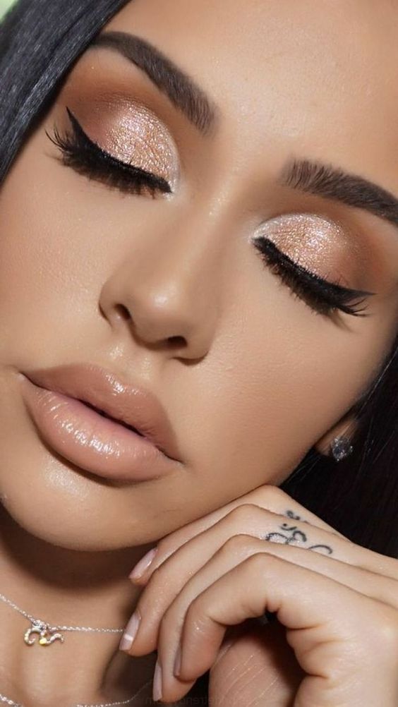 35 Best Prom Makeup Ideas : Shimmery Nude Glam Eyes