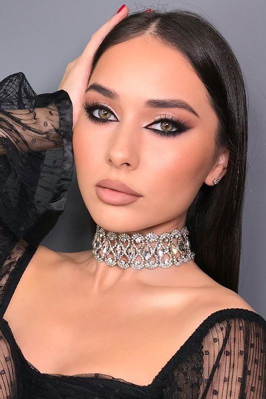 35 Best Prom Makeup Ideas : Stunning Nude Makeup for Green Eyes