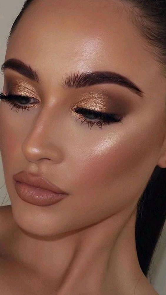 35 Best Prom Makeup Ideas : Gold + Smokey Glam Look