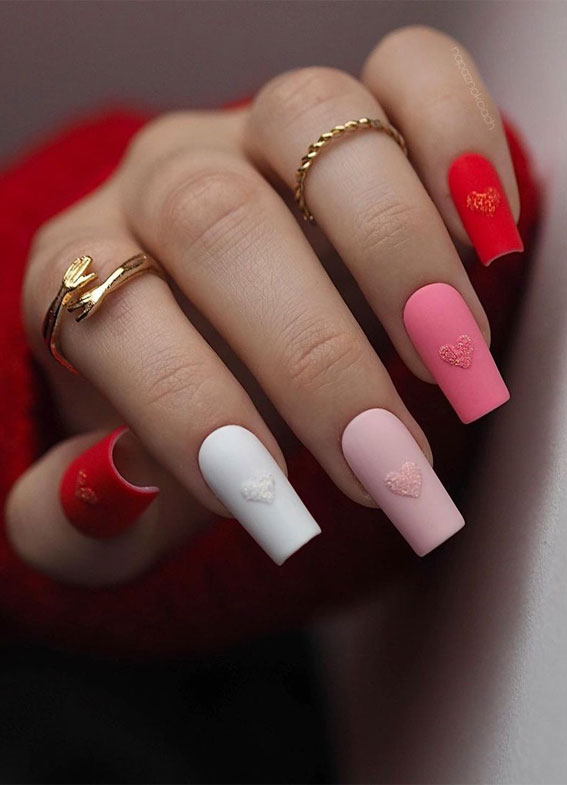 59 Cutest Valentine’s Day Nails To Wear Right Now : White, Red and Pink + Textured Heart