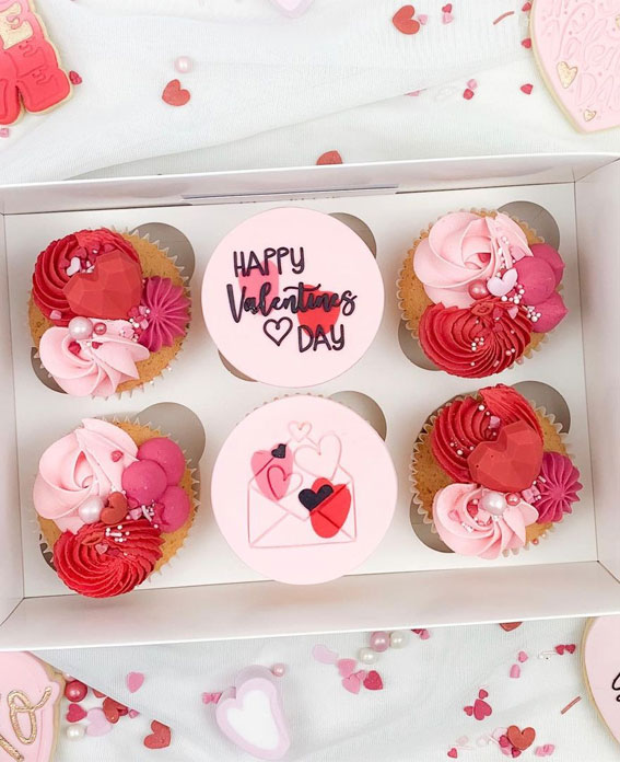 30+ Cute Valentine’s Day Cupcakes : Love Letter Valentines Cupcakes