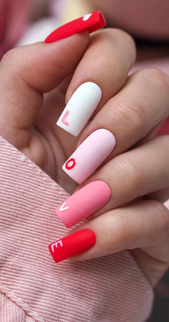 59 Cutest Valentine’s Day Nails To Wear Right Now : Gradient Pink, Red & White Square Nails
