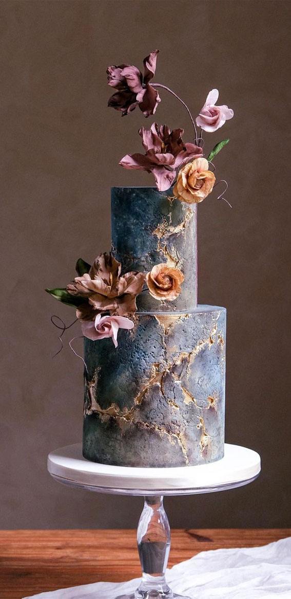 Top 50 Wedding Cake Trends 2023 : Moody tones and texture