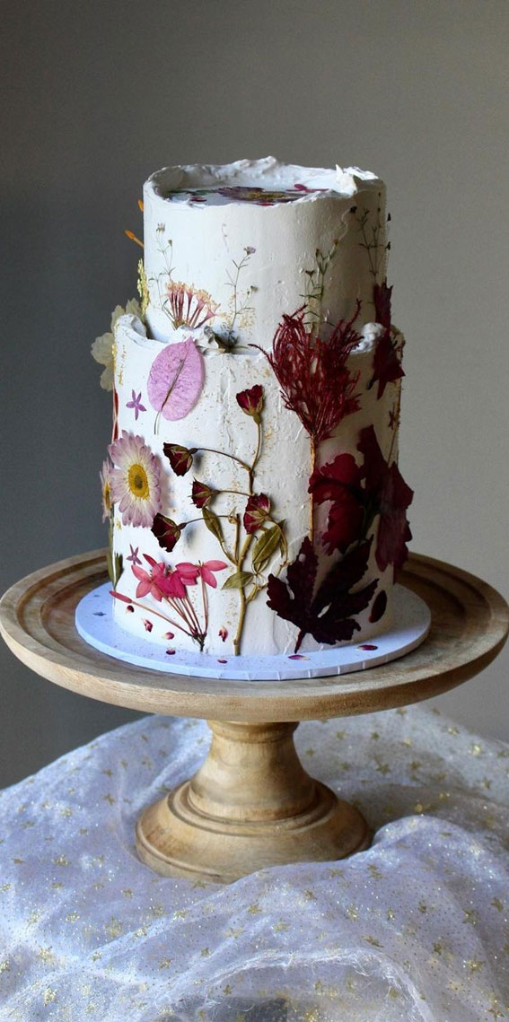 Top 50 Wedding Cake Trends 2023 : Dried Edible Flower Cake