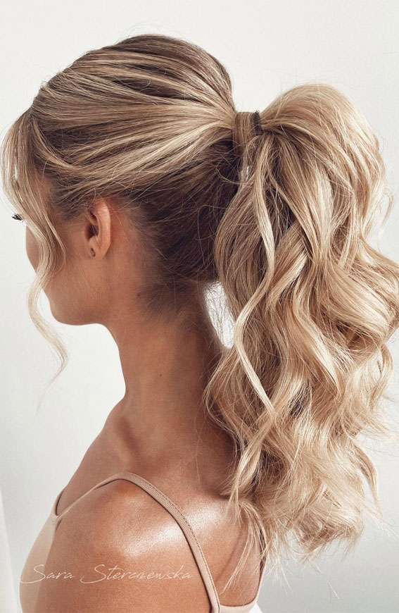 53 Best Wedding Hairstyles For 2023 Brides : Puff Pony