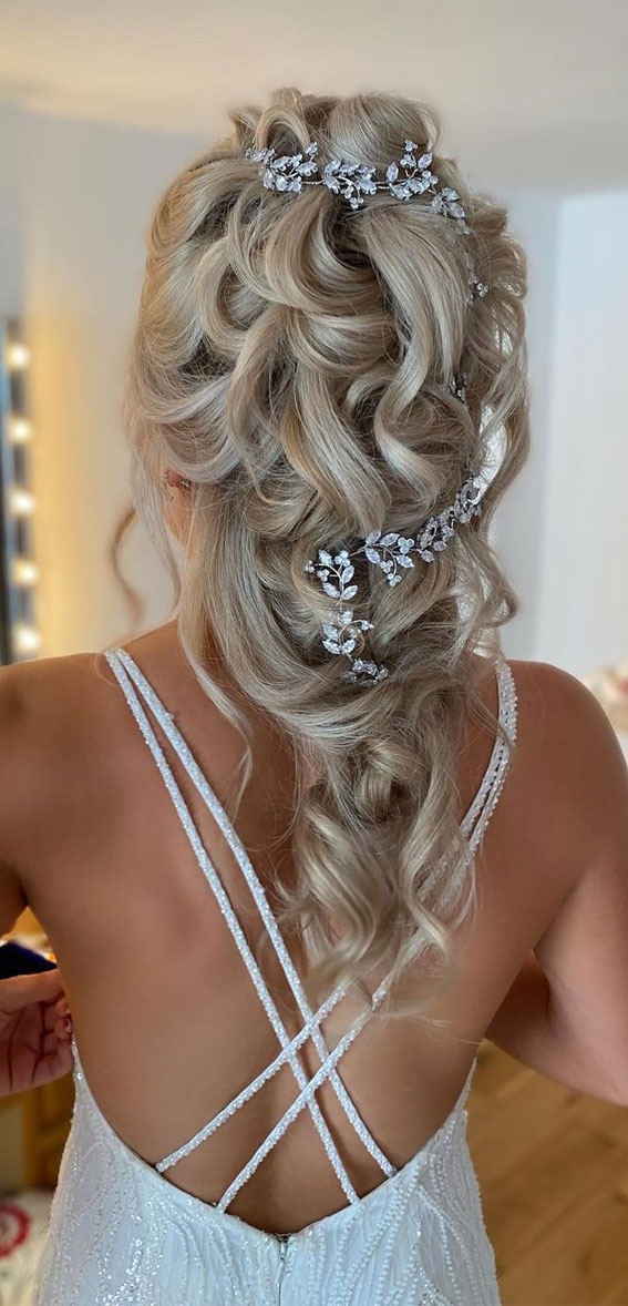 53 Best Wedding Hairstyles For 2023 Brides : Princess Vibes