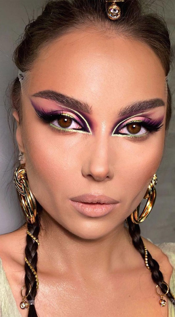50+Makeup Looks To Make You Shine in 2023 : Light Green Graphic Liner
