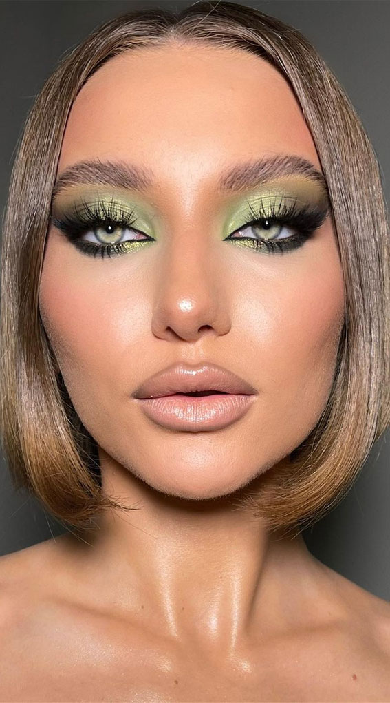 50+Makeup Looks To Make You Shine in 2023 : Green Eyeshadow + Bob Haircut