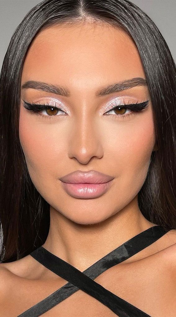 50+Makeup Looks To Make You Shine in 2023 Shimmery Nude & Charming Liners