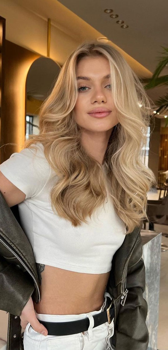 40 Dirty Blonde Hair Colour Ideas : Warm Dirty Blonde with Lighter Blonde Highlights