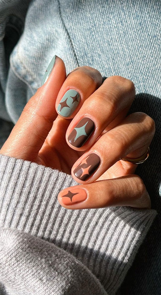 45 Pretty Short Nails For Spring & Summer : Brown & Dusty Blue Nails