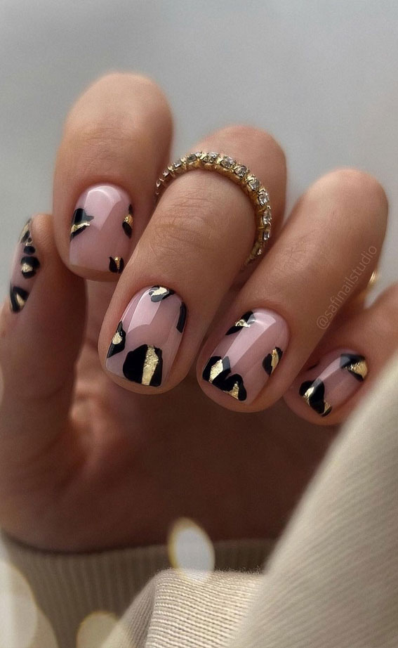 45 Pretty Short Nails For Spring & Summer : Black & Gold Leopard Printed Nails