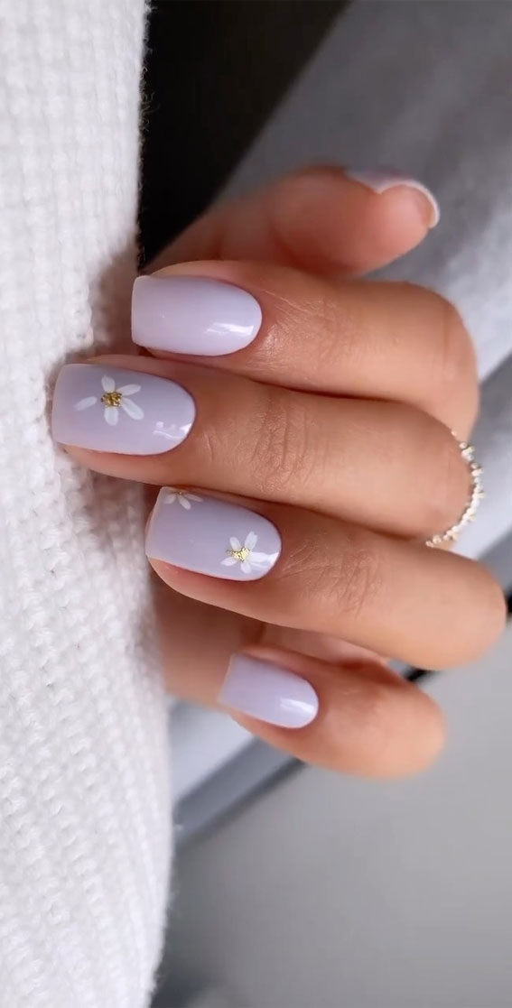Your Fingers Deserve These Floral Designs : Daisy Soft Lavender Nails