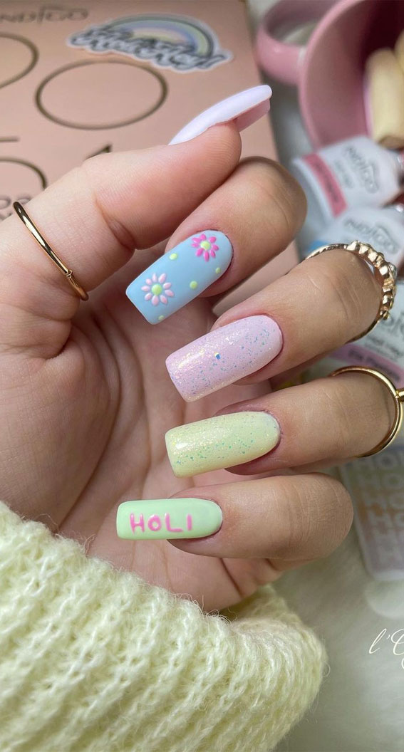 Your Nails Deserve These Floral Designs : Flower Accented Pastel Nails