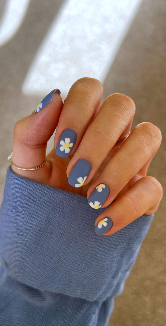 Your Fingers Deserve These Floral Designs : Daisy Dusty Blue Nails