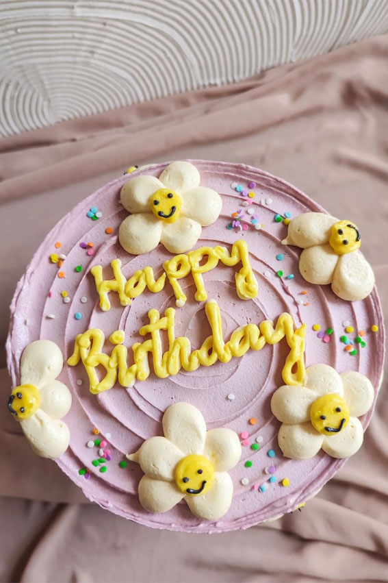 43 Cute Buttercream Flower Cake Ideas : Smiley Daisy Lilac Cake