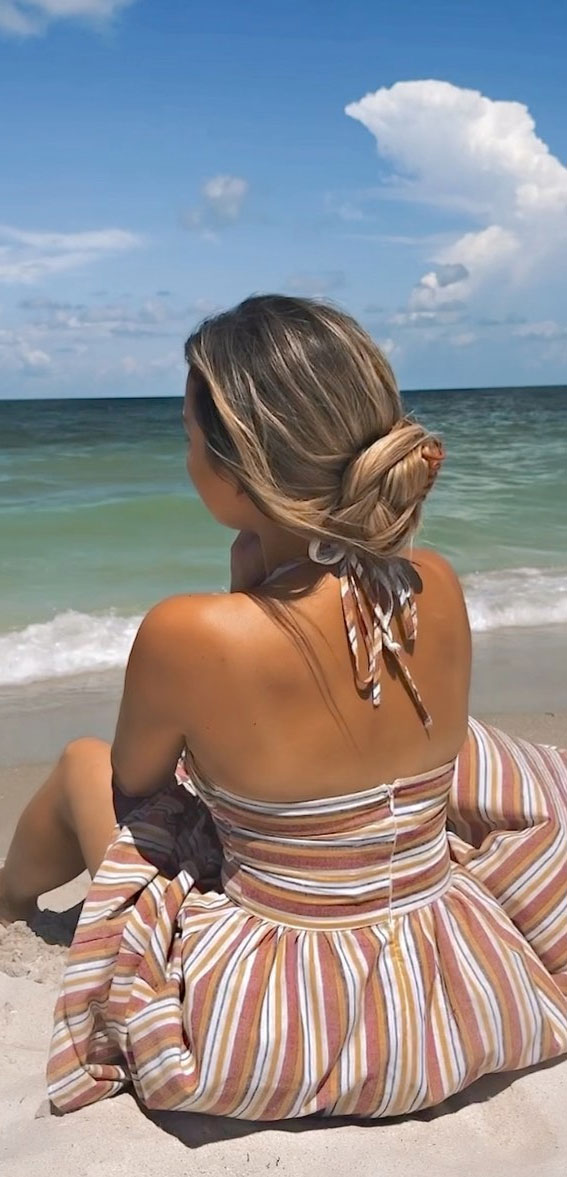Cute Hairstyles That’re Perfect For Warm Weather : Beach Bun