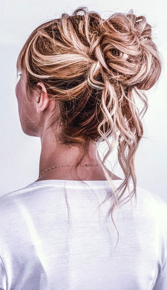 Cute Hairstyles That’re Perfect For Warm Weather : Textured Messy Bun