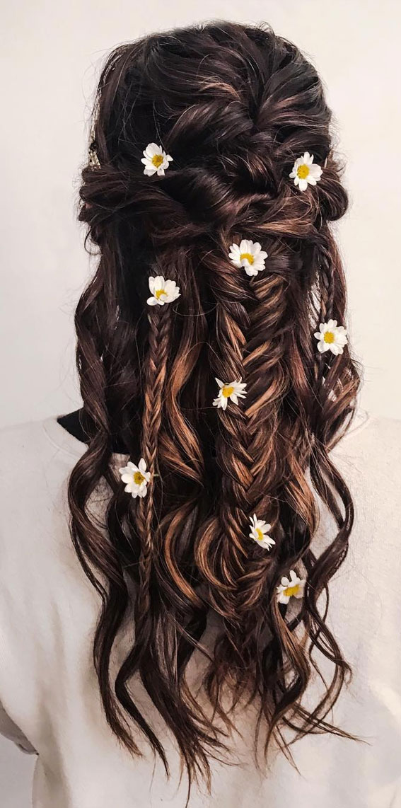 Cute Hairstyles That’re Perfect For Warm Weather : Flowers In Her Hair