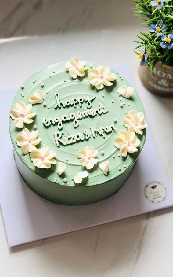 50+Cute Minimalist Buttercream Cakes : Light Green Cake Adorned with White Floral